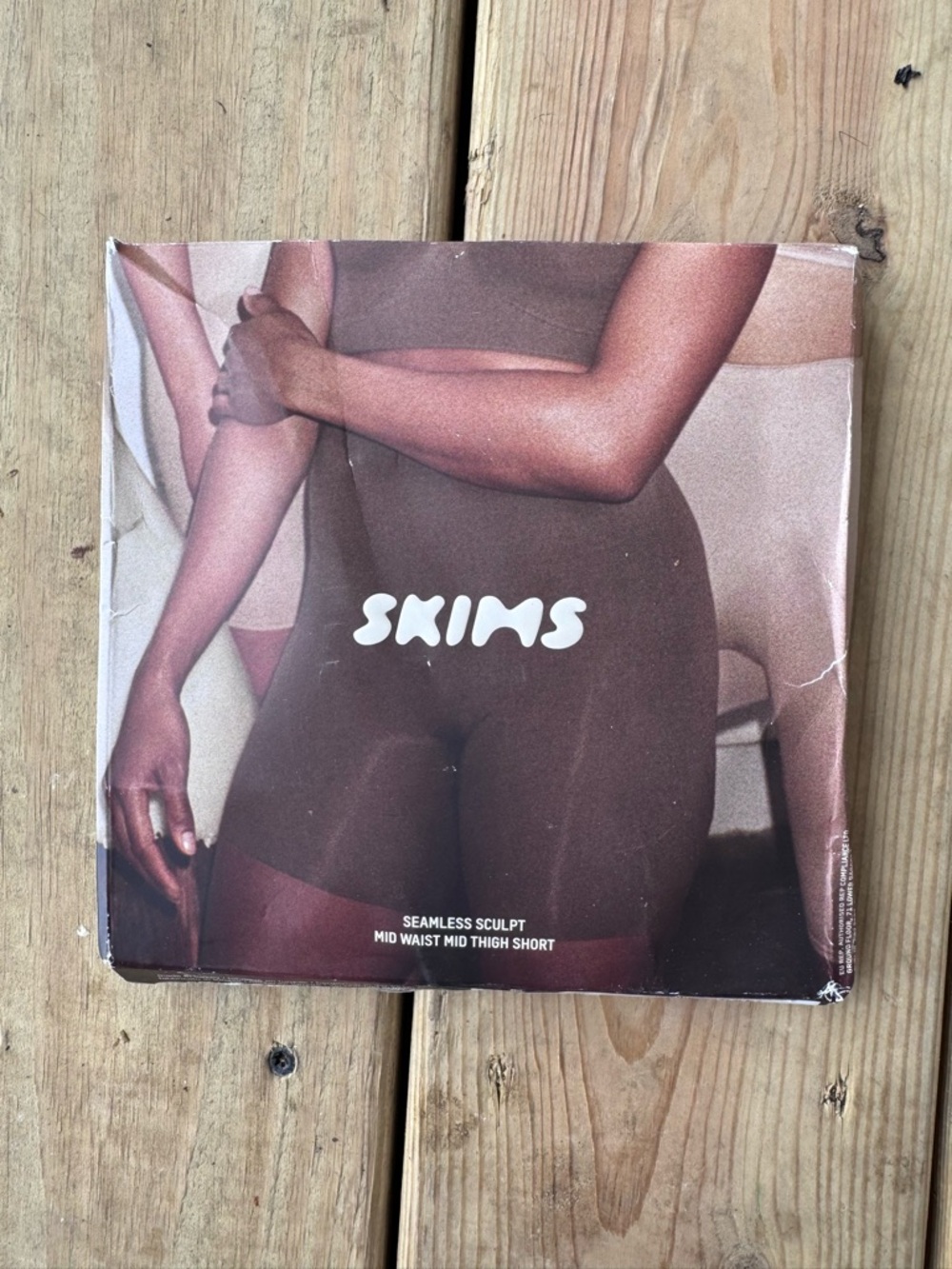 NIB SKIMS Seamless Sculpt Mid Waist Mid Thigh Short
